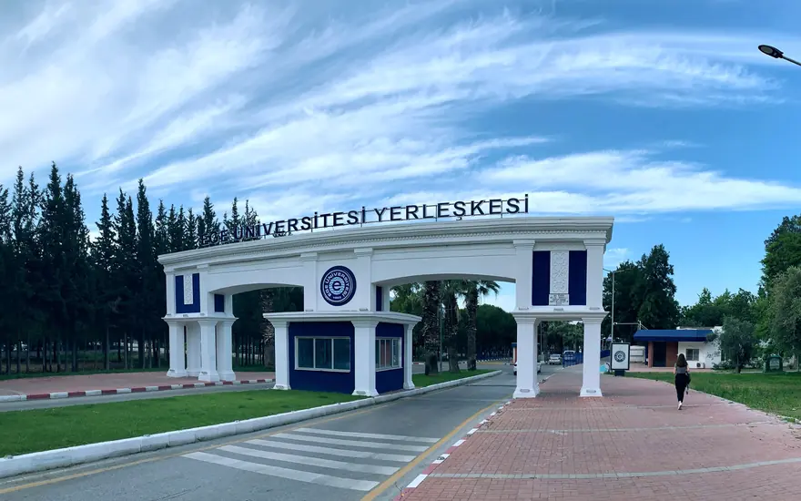 Ege Üniversitesi 2026 Dünya Üniversiteleri Sıralaması başarı grafiği