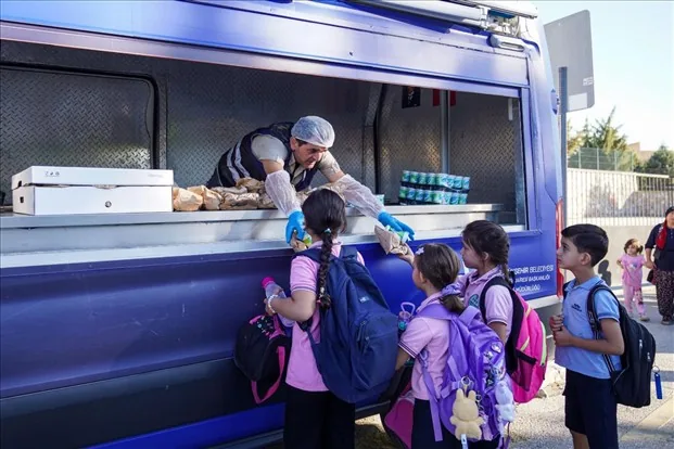 Bayındır Kızıloba İlkokulu'nun yenilenen sınıfları
