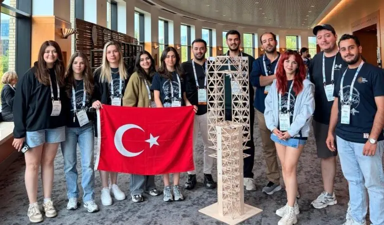 İKÇÜ Sismik Takımı'nın dünya birinciliği kazandığı yarışma anı